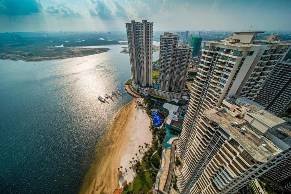 金海湾@danga Bay温馨舒适海景套房三房三厕6-12人适合家庭入住 * Johor Bahru