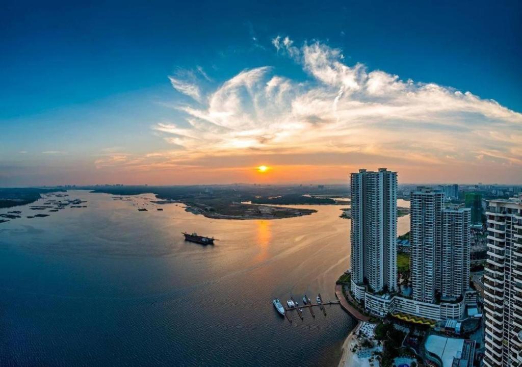 Apartment 金海湾@danga Bay温馨舒适海景套房三房三厕6-12人适合家庭入住 *