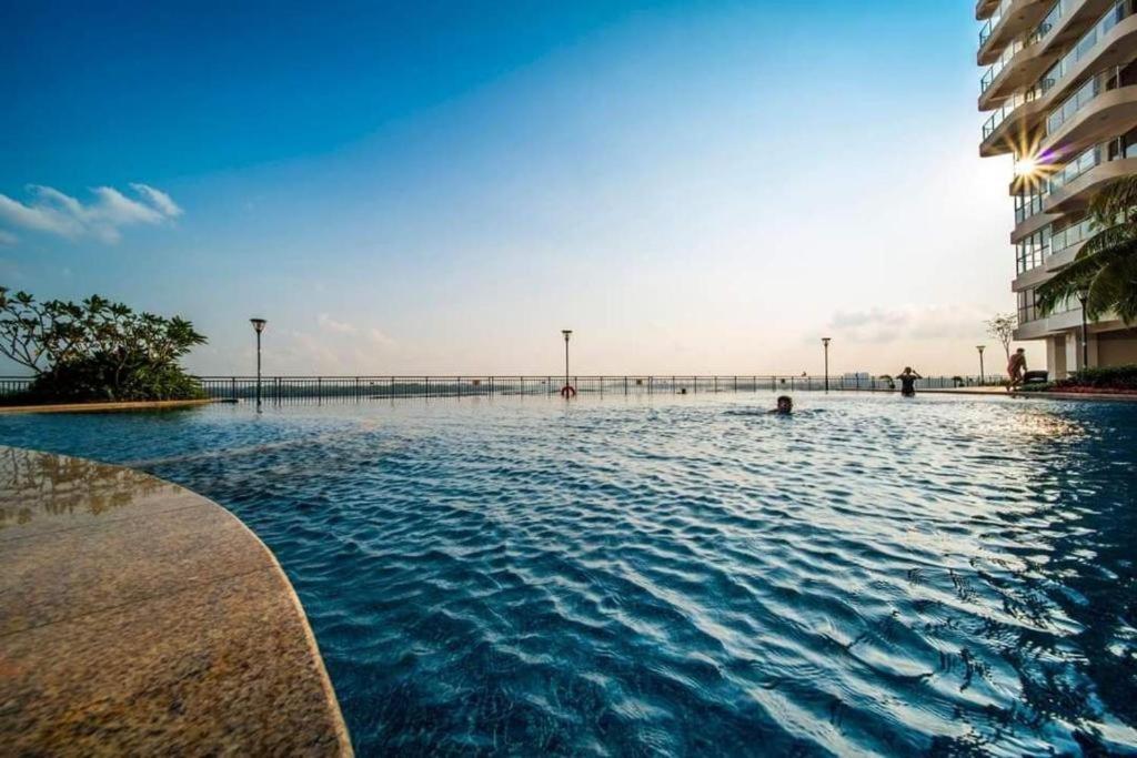 金海湾@danga Bay温馨舒适海景套房三房三厕6-12人适合家庭入住 * Johor Bahru